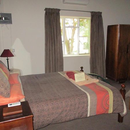 Van Rhyn Guest House Vanrhynsdorp Eksteriør bilde