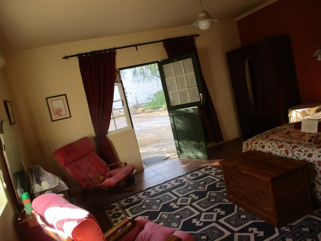 Van Rhyn Guest House Vanrhynsdorp Eksteriør bilde