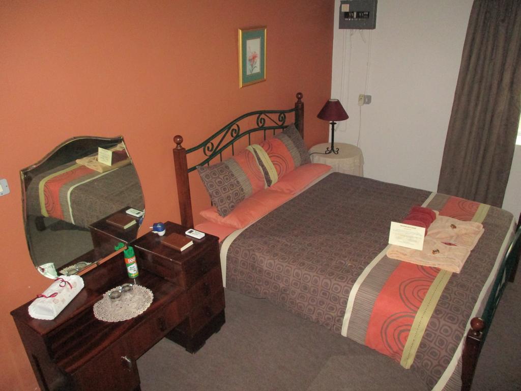 Van Rhyn Guest House Vanrhynsdorp Eksteriør bilde